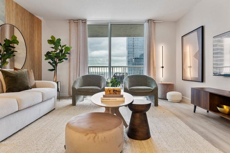 Elegant gestaltetes Wohnzimmer mit moderner Einrichtung in einer Wohnung im Building Brickell Bay Drive - hostandkeep - 1044561 - MIA in Miami, Miami Elegant gestaltetes Wohnzimmer mit moderner Einrichtung in einer Wohnung im Building Brickell Bay Drive - hostandkeep - 1044561 - MIA in Miami, Miami