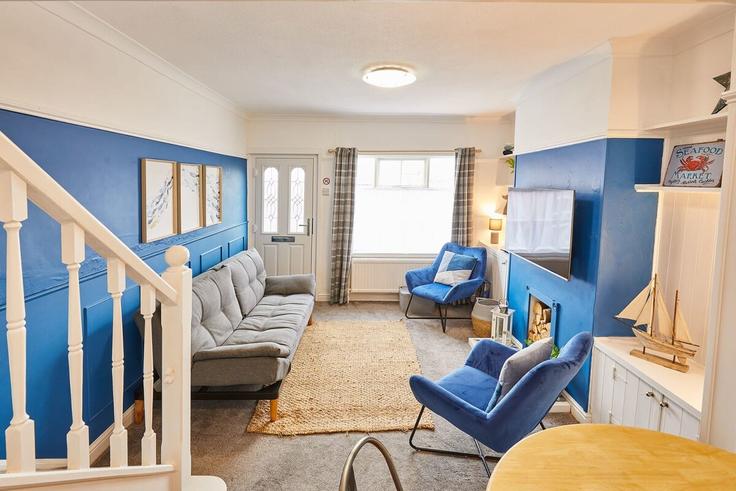 Elegant gestaltetes Wohnzimmer mit moderner Einrichtung in einer Wohnung im Building Horners Terrace - hostandstay - 1221491 in Scarborough District, Whitby