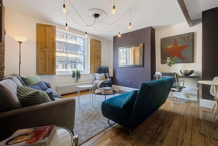 Building Old Street - hostara-homes - 1588397 adresindeki bir dairede modern mobilyalarla zarif bir şekilde tasarlanmış oturma odası London Borough of Hackney, London Building Old Street - hostara-homes - 1588397 adresindeki bir dairede modern mobilyalarla zarif bir şekilde tasarlanmış oturma odası London Borough of Hackney, London