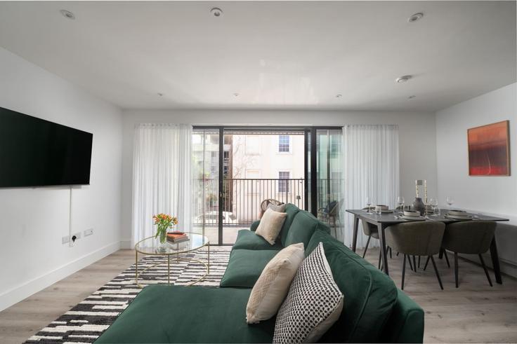 Elegant gestaltetes Wohnzimmer mit moderner Einrichtung in einer Wohnung im Building Coomer Place - hostara-homes - 1588405 in London Borough of Hammersmith and Fulham, London