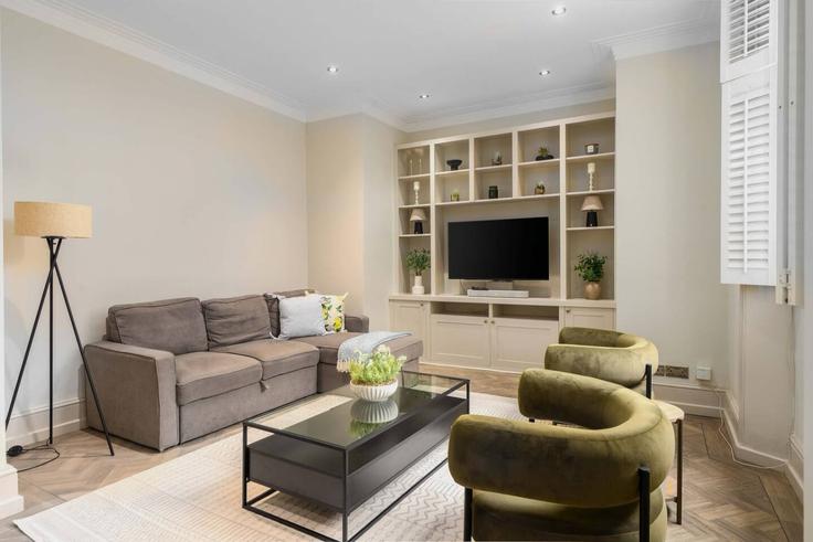 London Royal Borough of Kensington and ChelseaのBuilding Evelyn Gardens - hostara-homes - 1588409のアパートメントにある、モダンな家具を備えたエレガントなデザインのリビングルーム