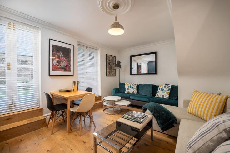 Salle de séjour élégante avec mobilier moderne dans un appartement à Building Hackney Road - hostara-homes - 1588425 à London Borough of Tower Hamlets, London Salle de séjour élégante avec mobilier moderne dans un appartement à Building Hackney Road - hostara-homes - 1588425 à London Borough of Tower Hamlets, London