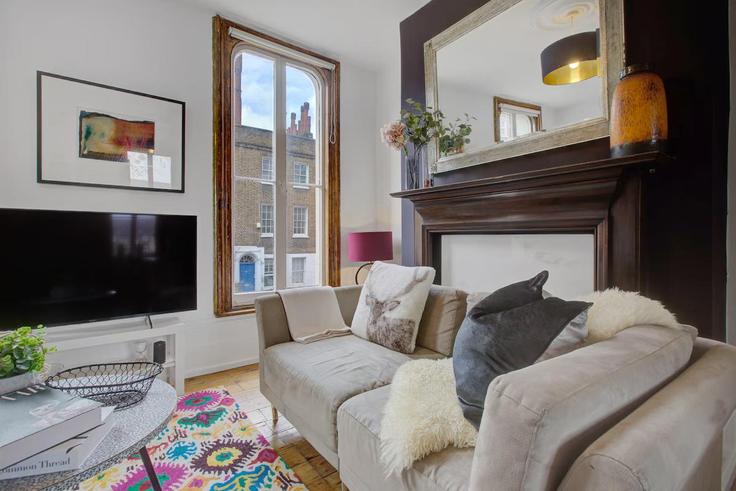 London Borough of Tower Hamlets, London에 위치한 Building Fordham Street - hostarahomes - 1316313 아파트의 세련된 인테리어가 돋보이는 거실