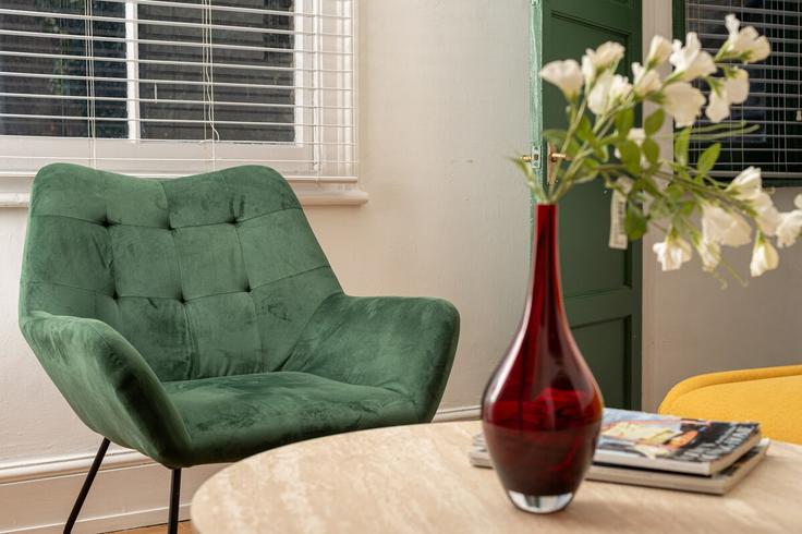 Salle de séjour élégante avec mobilier moderne dans un appartement à Building New Road - hostarahomes - 1465912 à London Borough of Tower Hamlets, London