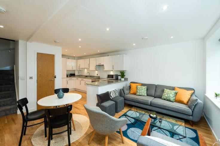 Building Tabernacle Gardens - hostarahomes - 1265079 - LON adresindeki bir dairede modern mobilyalarla zarif bir şekilde tasarlanmış oturma odası London Borough of Hackney, London