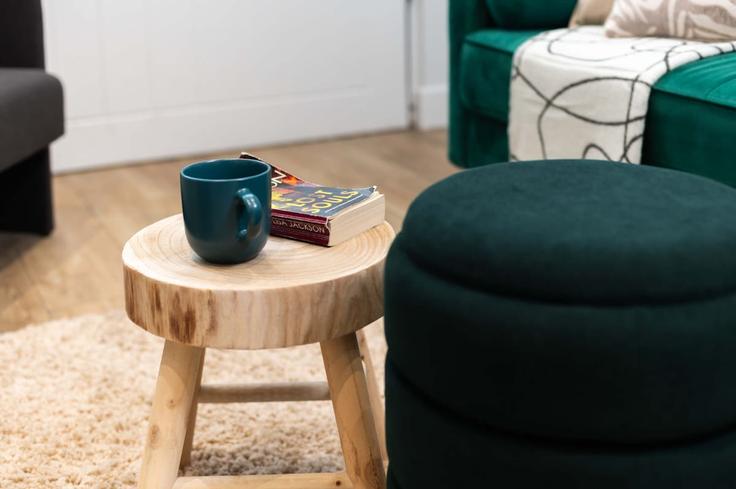 Elegant gestaltetes Wohnzimmer mit moderner Einrichtung in einer Wohnung im Building Tollington Park - hostarahomes - 1059085 - LON in London Borough of Haringey, London