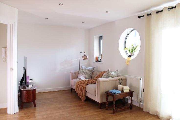 Elegantly designed living room with modern furnishings in an apartment at Building Battersea Park Road - hostedbysleepover - 1514831 in London Borough of Wandsworth, London Elegantly designed living room with modern furnishings in an apartment at Building Battersea Park Road - hostedbysleepover - 1514831 in London Borough of Wandsworth, London