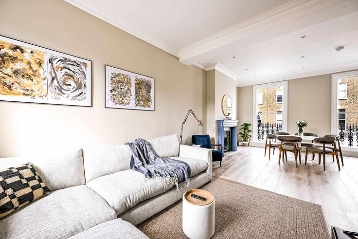 Salle de séjour élégante avec mobilier moderne dans un appartement à Building Redburn Street - hostedbysleepover - 1525599 à Royal Borough of Kensington and Chelsea, London Salle de séjour élégante avec mobilier moderne dans un appartement à Building Redburn Street - hostedbysleepover - 1525599 à Royal Borough of Kensington and Chelsea, London