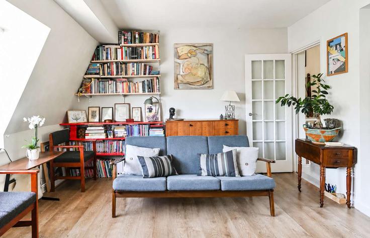 Elegant gestaltetes Wohnzimmer mit moderner Einrichtung in einer Wohnung im Building Endsleigh Street - hostedbysleepover - 1570200 in London Borough of Camden, London