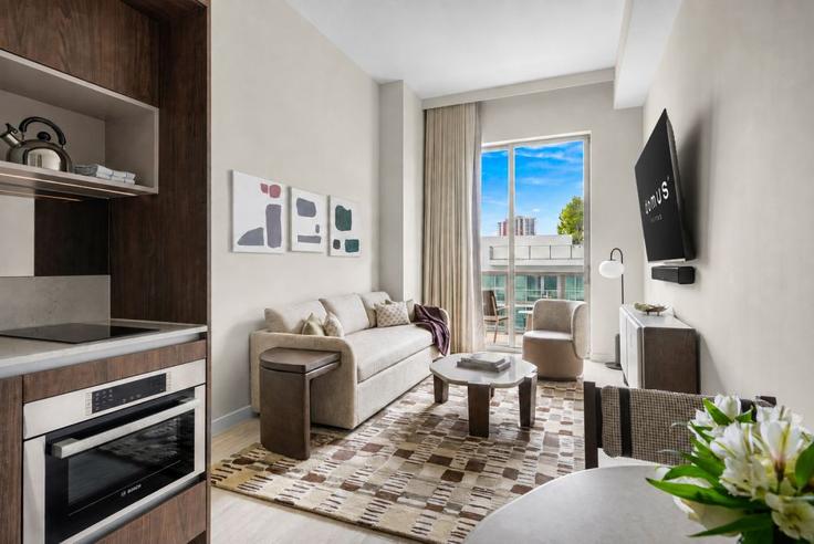 Miami MiamiのBuilding Southwest 2nd Avenue - hosteeva - 1622899のアパートメントにある、モダンな家具を備えたエレガントなデザインのリビングルーム Miami MiamiのBuilding Southwest 2nd Avenue - hosteeva - 1622899のアパートメントにある、モダンな家具を備えたエレガントなデザインのリビングルーム