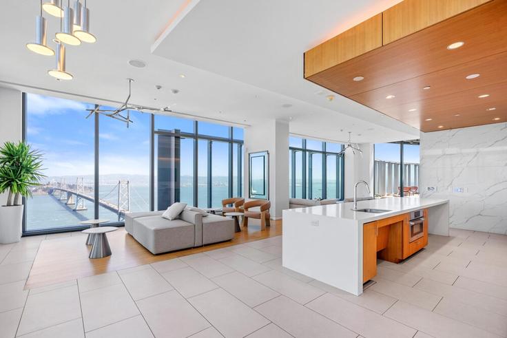 Salle de séjour élégante avec mobilier moderne dans un appartement à Building Fremont Street - hosteeva - 1585160 à San Francisco, San Francisco