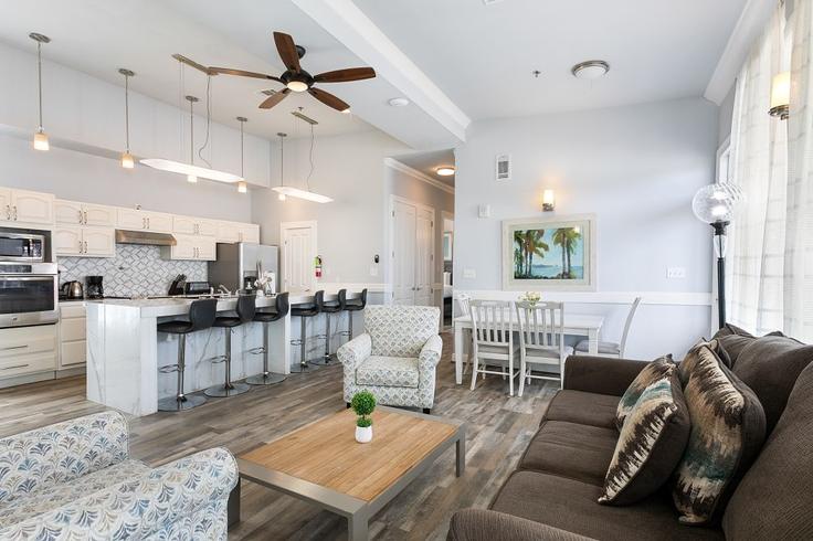 New Orleans, New Orleans에 위치한 Building Baronne Street - hosteeva - 1269236 - USA 유닛의 세련된 인테리어가 돋보이는 거실 New Orleans, New Orleans에 위치한 Building Baronne Street - hosteeva - 1269236 - USA 유닛의 세련된 인테리어가 돋보이는 거실