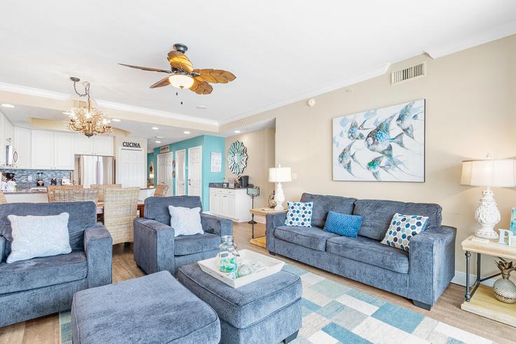 Salle de séjour élégante avec mobilier moderne dans un appartement à Building East Beach Boulevard - hosteeva - 1267874 - USA à Gulf Shores, Gulf Shores Salle de séjour élégante avec mobilier moderne dans un appartement à Building East Beach Boulevard - hosteeva - 1267874 - USA à Gulf Shores, Gulf Shores