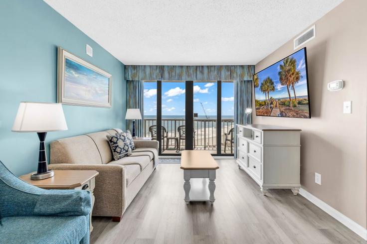 Salle de séjour élégante avec mobilier moderne dans un appartement à Building Somerset Drive - hosteeva - 1508134 à Myrtle Beach, Myrtle Beach Salle de séjour élégante avec mobilier moderne dans un appartement à Building Somerset Drive - hosteeva - 1508134 à Myrtle Beach, Myrtle Beach