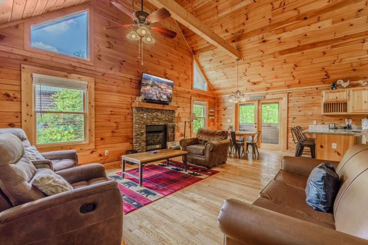 Pigeon Forge, Pigeon Forge에 위치한 Building Chickasaw Gap Way - hosteeva - 1570761 유닛의 세련된 인테리어가 돋보이는 거실