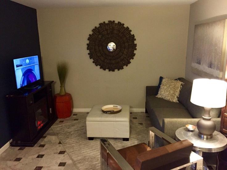 Elegant gestaltetes Wohnzimmer mit moderner Einrichtung in einer Wohnung im Building Reagan Street - hosteeva - 1592313 in Dallas, Dallas Elegant gestaltetes Wohnzimmer mit moderner Einrichtung in einer Wohnung im Building Reagan Street - hosteeva - 1592313 in Dallas, Dallas