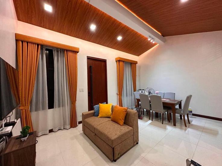 Building Income Street - hosteeva - 1612085 adresindeki bir dairede modern mobilyalarla zarif bir şekilde tasarlanmış oturma odası Novaliches, Quezon City