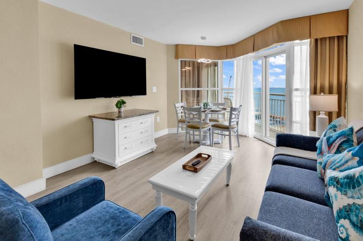 Salle de séjour élégante avec mobilier moderne dans un appartement à Building North Ocean Boulevard - hosteeva - 1269978 - USA à Myrtle Beach, Myrtle Beach Salle de séjour élégante avec mobilier moderne dans un appartement à Building North Ocean Boulevard - hosteeva - 1269978 - USA à Myrtle Beach, Myrtle Beach