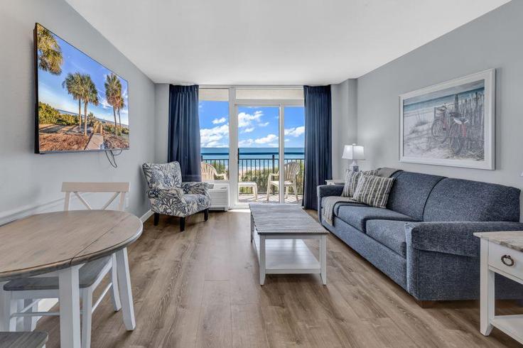 Myrtle Beach, Myrtle Beach에 위치한 Building North Ocean Boulevard - hosteeva - 1322227 아파트의 세련된 인테리어가 돋보이는 거실