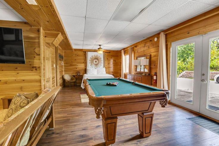 Elegante sala de estar con mobiliario moderno en un apartamento en Building Indigo Lane - hosteeva - 1268868 - USA en Pigeon Forge, Pigeon Forge Elegante sala de estar con mobiliario moderno en un apartamento en Building Indigo Lane - hosteeva - 1268868 - USA en Pigeon Forge, Pigeon Forge