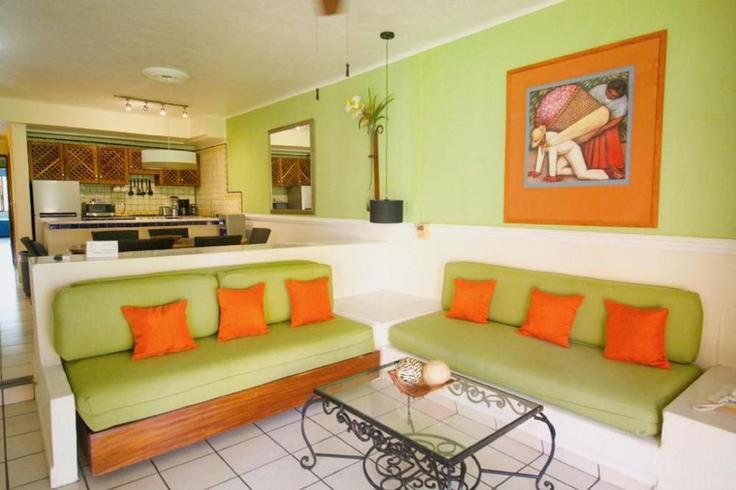 Puerto Vallarta, Puerto Vallarta에 위치한 Building Puerto Vallarta - Jalisco - hosteeva - 1267241 - MEX 아파트의 세련된 인테리어가 돋보이는 거실