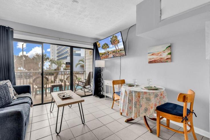 Myrtle Beach, Myrtle Beach 소재 Building South Ocean Boulevard - hosteeva - 1367040 유닛에 마련된, 현대적인 가구로 꾸며진 우아한 디자인의 거실