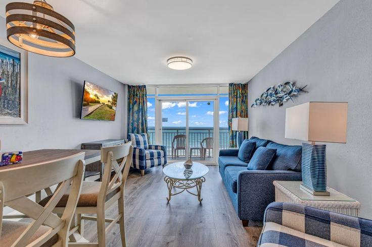 Myrtle Beach, Myrtle Beach에 위치한 Building North Ocean Boulevard - hosteeva - 1268066 - USA 아파트의 세련된 인테리어가 돋보이는 거실