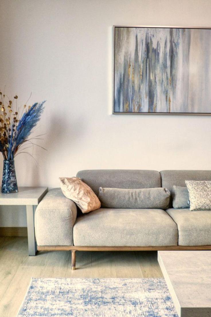 Jumeirah, Dubai 소재 Building Tariaq Bedon Esm - hosteeva - 1357112 유닛에 마련된, 현대적인 가구로 꾸며진 우아한 디자인의 거실