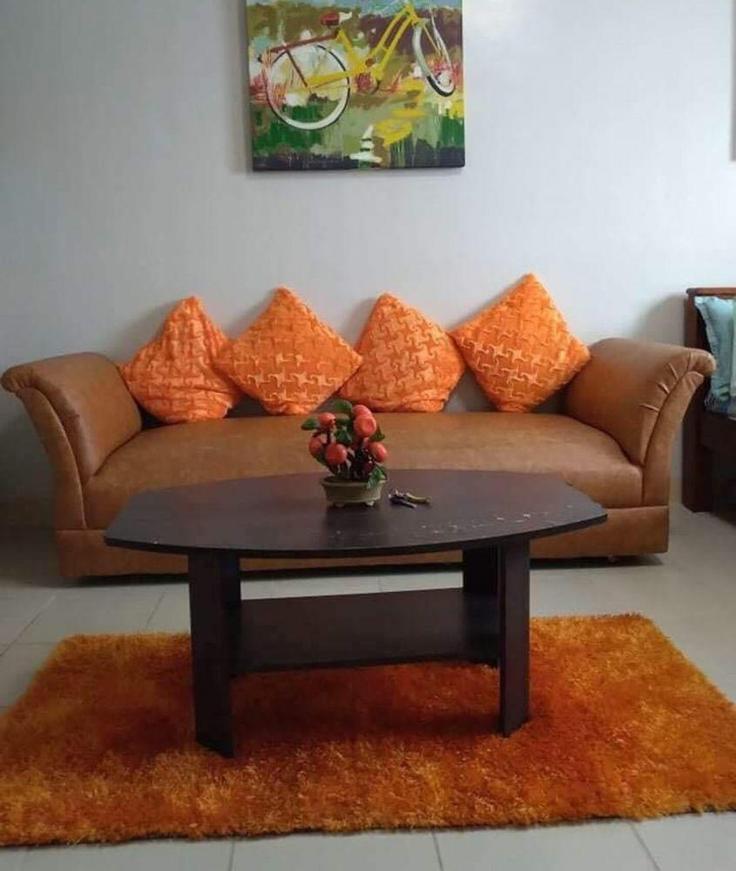 Building 7XFH+2GJ - hosteeva - 1266899 adresindeki bir dairede modern mobilyalarla zarif bir şekilde tasarlanmış oturma odası Lapu-Lapu, Lapu-Lapu Building 7XFH+2GJ - hosteeva - 1266899 adresindeki bir dairede modern mobilyalarla zarif bir şekilde tasarlanmış oturma odası Lapu-Lapu, Lapu-Lapu