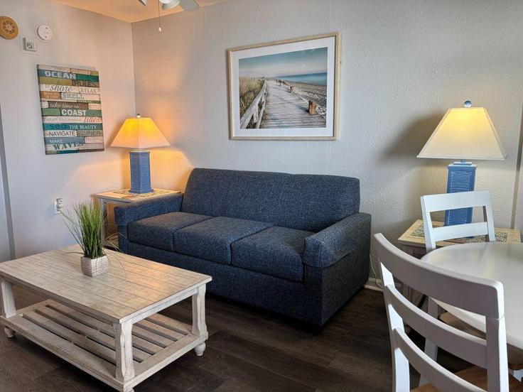 Myrtle Beach, Myrtle Beach에 위치한 Building South Ocean Boulevard - hosteeva - 1266418 - USA 아파트의 세련된 인테리어가 돋보이는 거실