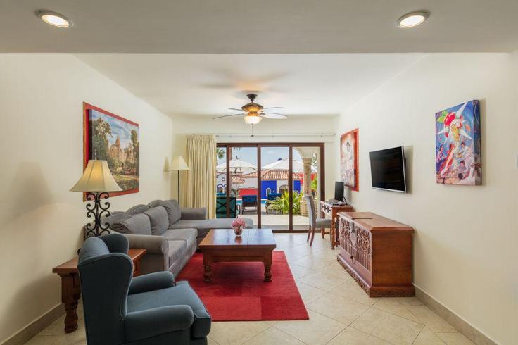 Elegant gestaltetes Wohnzimmer mit moderner Einrichtung in einer Wohnung im Building Cabo San Lucas - hosteeva - 1268130 - MEX in Cabo San Lucas, Cabo San Lucas