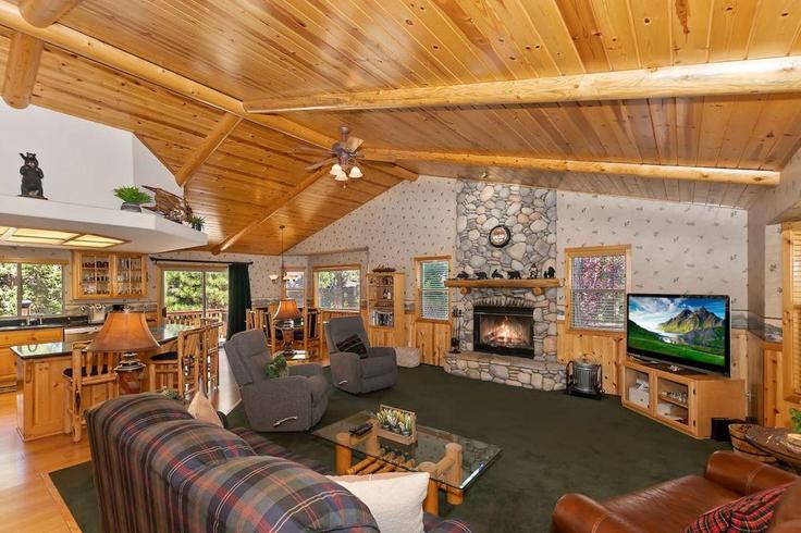Building Teakwood Drive - hosteeva - 1266258 - LAX adresindeki bir dairede modern mobilyalarla zarif bir şekilde tasarlanmış oturma odası Big Bear Lake, Big Bear Lake Building Teakwood Drive - hosteeva - 1266258 - LAX adresindeki bir dairede modern mobilyalarla zarif bir şekilde tasarlanmış oturma odası Big Bear Lake, Big Bear Lake