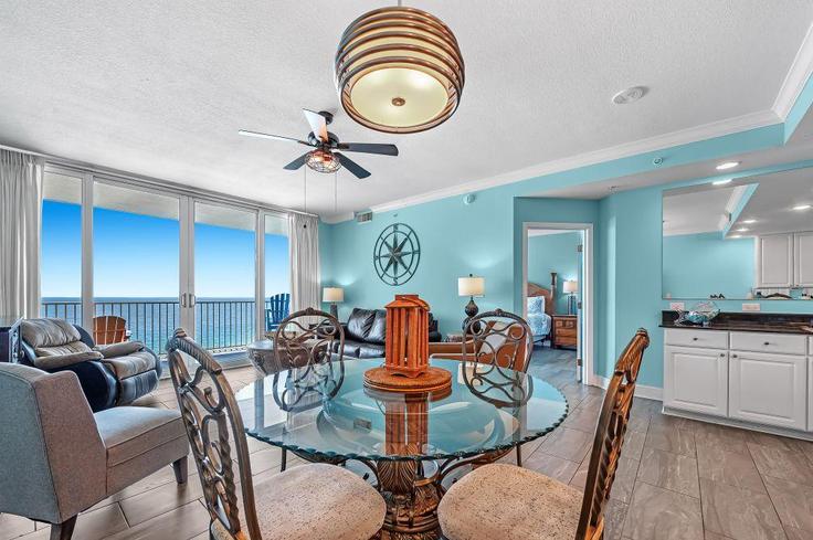 Salle de séjour élégante avec mobilier moderne dans un appartement à Building East Beach Boulevard - hosteeva - 1266673 - USA à Gulf Shores, Gulf Shores Salle de séjour élégante avec mobilier moderne dans un appartement à Building East Beach Boulevard - hosteeva - 1266673 - USA à Gulf Shores, Gulf Shores