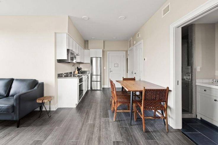 Building Saint Claude Avenue - hosteeva - 1266606 - USA adresindeki bir dairede modern mobilyalarla zarif bir şekilde tasarlanmış oturma odası New Orleans, New Orleans