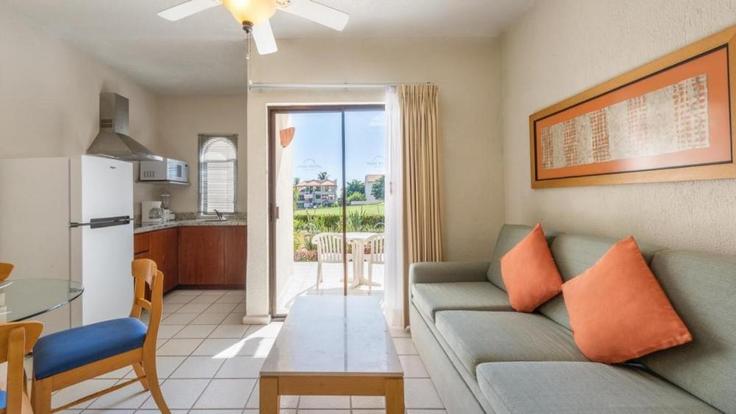 San José del Cabo, San José del Cabo에 위치한 Building Retorno Playa Anuiti - hosteeva - 1268218 - MEX 유닛의 세련된 인테리어가 돋보이는 거실 San José del Cabo, San José del Cabo에 위치한 Building Retorno Playa Anuiti - hosteeva - 1268218 - MEX 유닛의 세련된 인테리어가 돋보이는 거실