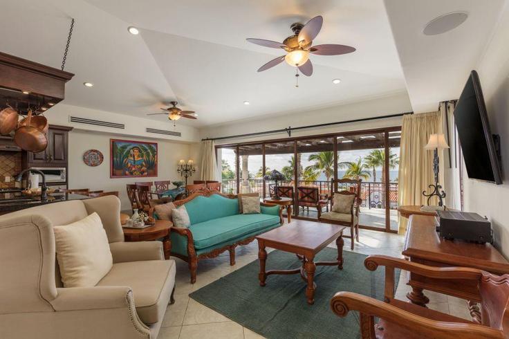 Elegant gestaltetes Wohnzimmer mit moderner Einrichtung in einer Wohnung im Building Cabo San Lucas - hosteeva - 1268137 - MEX in Cabo San Lucas, Cabo San Lucas