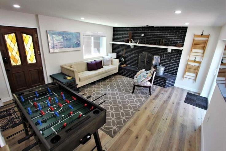 Building Talmadge Road - hosteeva - 1266179 - LAX adresindeki bir dairede modern mobilyalarla zarif bir şekilde tasarlanmış oturma odası Big Bear Lake, Big Bear Lake Building Talmadge Road - hosteeva - 1266179 - LAX adresindeki bir dairede modern mobilyalarla zarif bir şekilde tasarlanmış oturma odası Big Bear Lake, Big Bear Lake