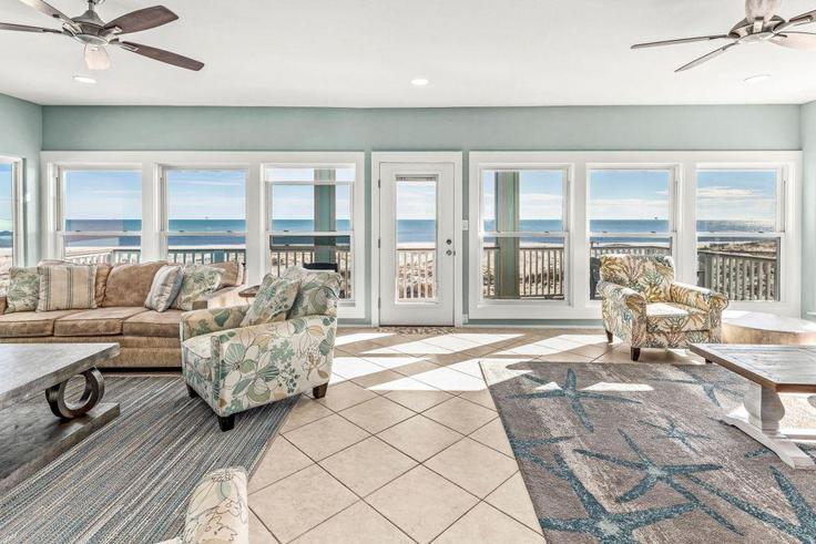 Elegant gestaltetes Wohnzimmer mit moderner Einrichtung in einer Wohnung im Building Dune Drive - hosteeva - 1267175 - USA in Gulf Shores, Gulf Shores Elegant gestaltetes Wohnzimmer mit moderner Einrichtung in einer Wohnung im Building Dune Drive - hosteeva - 1267175 - USA in Gulf Shores, Gulf Shores