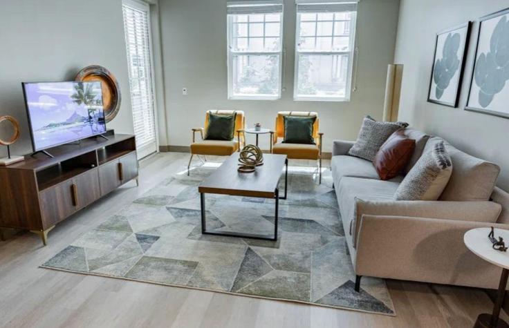 Elegant gestaltetes Wohnzimmer mit moderner Einrichtung in einer Wohnung im Building Bayswater Avenue - hosteeva - 1355269 in Burlingame, Burlingame Elegant gestaltetes Wohnzimmer mit moderner Einrichtung in einer Wohnung im Building Bayswater Avenue - hosteeva - 1355269 in Burlingame, Burlingame