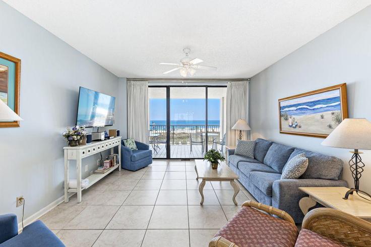 Salle de séjour élégante avec mobilier moderne dans un appartement à Building Perdido Beach Boulevard - hosteeva - 1268000 - USA à Orange Beach, Orange Beach Salle de séjour élégante avec mobilier moderne dans un appartement à Building Perdido Beach Boulevard - hosteeva - 1268000 - USA à Orange Beach, Orange Beach