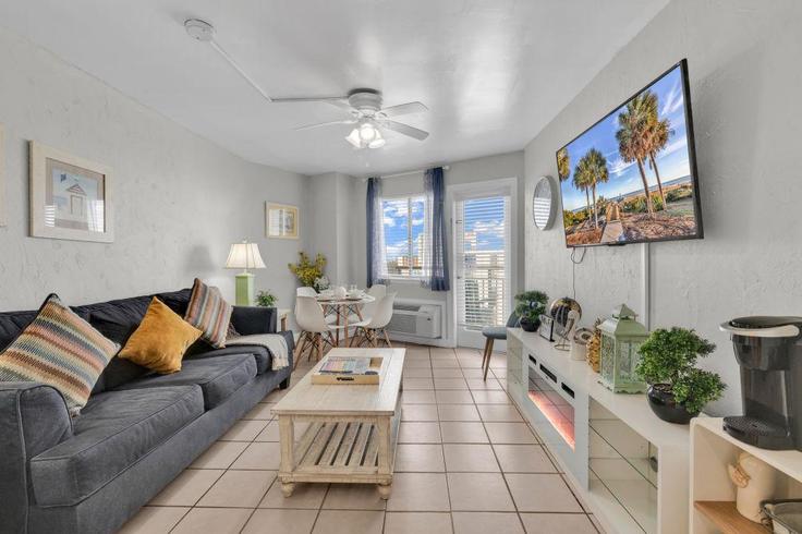 Myrtle Beach, Myrtle Beach에 위치한 Building South Ocean Boulevard - hosteeva - 1296681 - USA 아파트의 세련된 인테리어가 돋보이는 거실