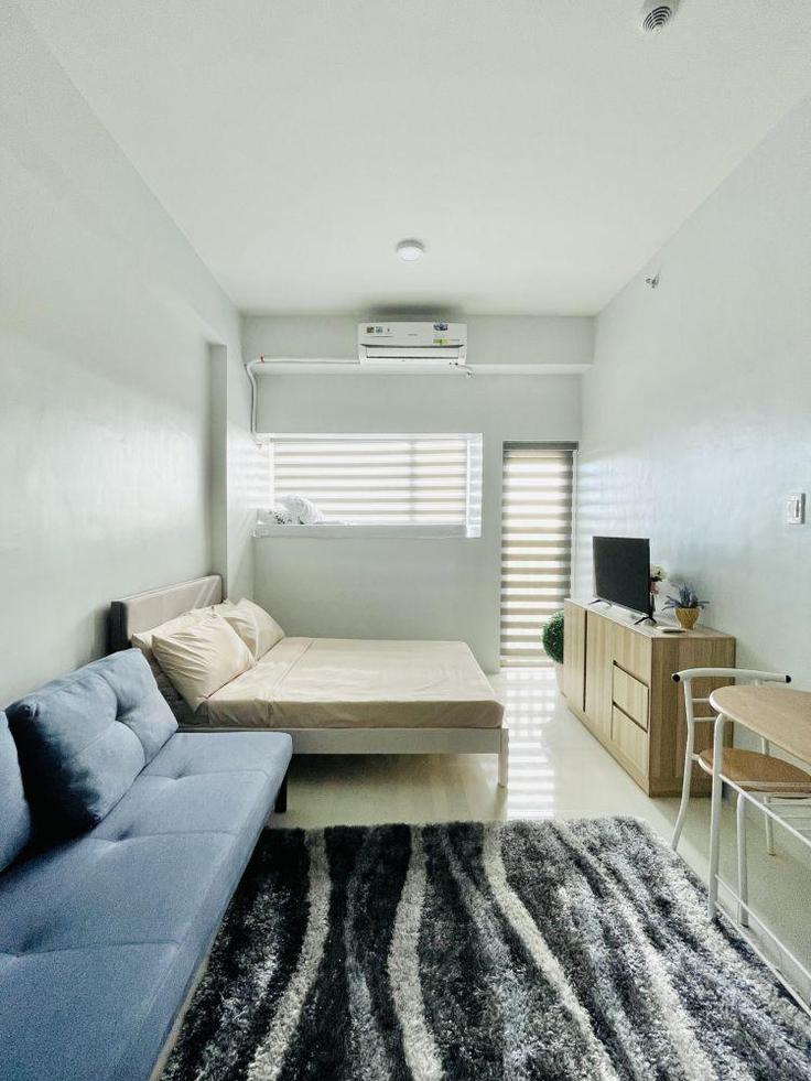 Mandurriao, Iloilo City에 위치한 Building Iloilo City - hosteeva - 1266469 유닛의 세련된 인테리어가 돋보이는 거실 Mandurriao, Iloilo City에 위치한 Building Iloilo City - hosteeva - 1266469 유닛의 세련된 인테리어가 돋보이는 거실