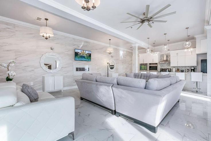 Elegante sala de estar con mobiliario moderno en un apartamento en Building Saint Mary Street - hosteeva - 1269241 - USA en New Orleans, New Orleans Elegante sala de estar con mobiliario moderno en un apartamento en Building Saint Mary Street - hosteeva - 1269241 - USA en New Orleans, New Orleans