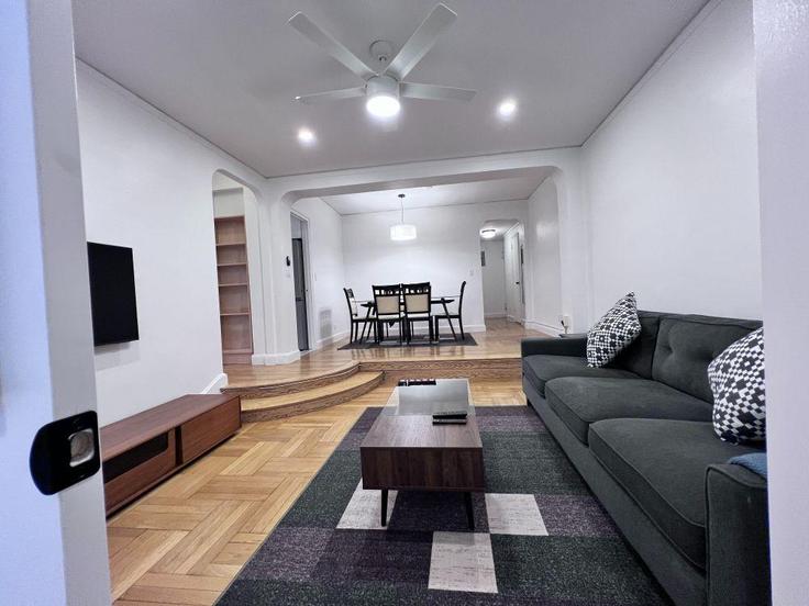 Building West 15th Street - hosteeva - 1508186 adresindeki bir dairede modern mobilyalarla zarif bir şekilde tasarlanmış oturma odası Manhattan, New York