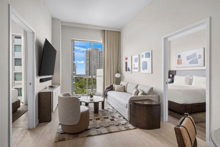 Salle de séjour élégante avec mobilier moderne dans un appartement à Building Southwest 2nd Avenue - hosteeva - 1570832 à Miami, Miami Salle de séjour élégante avec mobilier moderne dans un appartement à Building Southwest 2nd Avenue - hosteeva - 1570832 à Miami, Miami