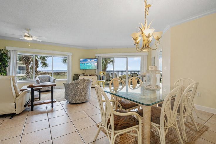Building Perdido Beach Boulevard - hosteeva - 1303417 - USA adresindeki bir dairede modern mobilyalarla zarif bir şekilde tasarlanmış oturma odası Orange Beach, Orange Beach Building Perdido Beach Boulevard - hosteeva - 1303417 - USA adresindeki bir dairede modern mobilyalarla zarif bir şekilde tasarlanmış oturma odası Orange Beach, Orange Beach