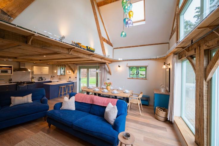 Elegante sala de estar con mobiliario moderno en un apartamento en Building Foxglove Farm - hostingholidays - 1072149 - LON en Aylesbury Vale, Aylesbury