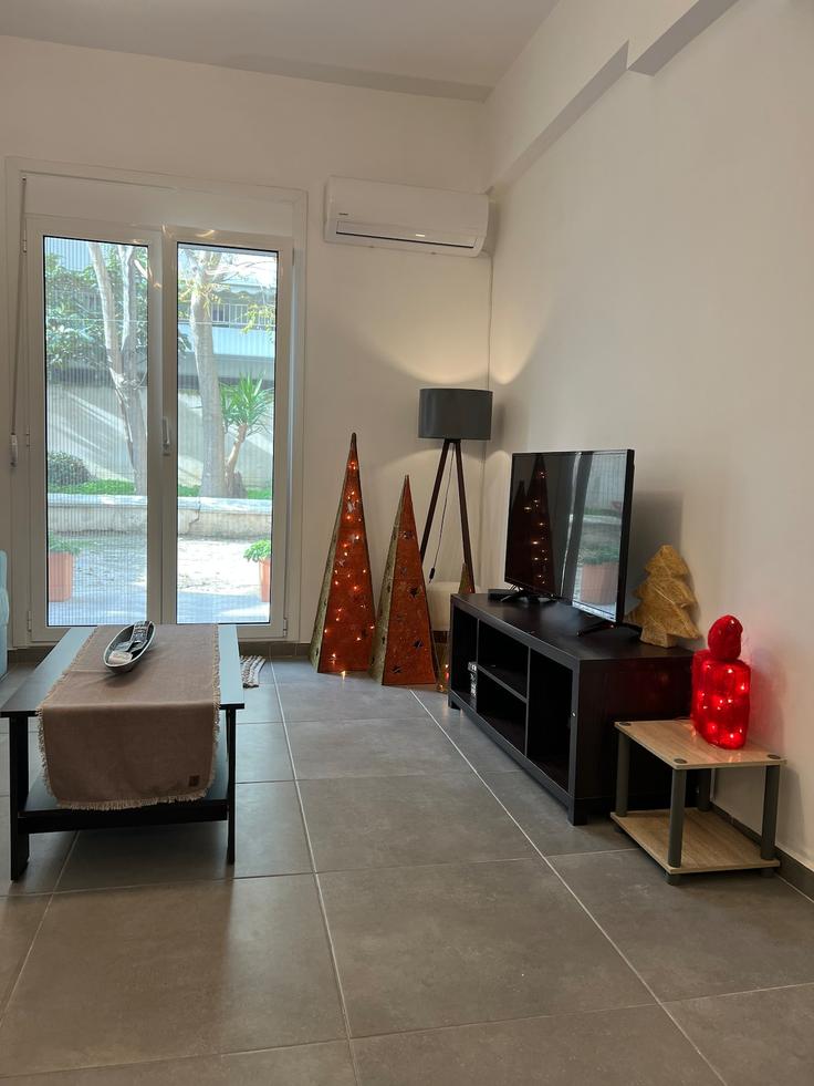 Elegant gestaltetes Wohnzimmer mit moderner Einrichtung in einer Wohnung im Building Klitou - hostingreece - 1569996 in Central Athens, Athens Elegant gestaltetes Wohnzimmer mit moderner Einrichtung in einer Wohnung im Building Klitou - hostingreece - 1569996 in Central Athens, Athens