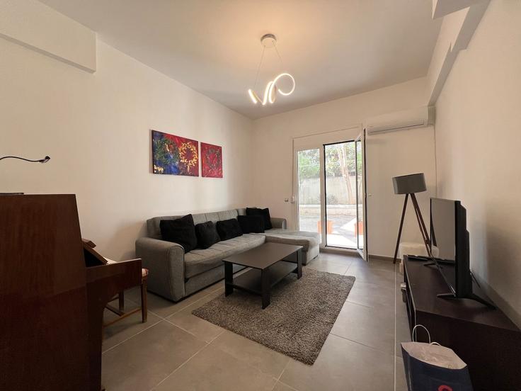 Central Athens, Athens에 위치한 Building Klitou - hostingreece - 1569996 유닛의 세련된 인테리어가 돋보이는 거실 Central Athens, Athens에 위치한 Building Klitou - hostingreece - 1569996 유닛의 세련된 인테리어가 돋보이는 거실