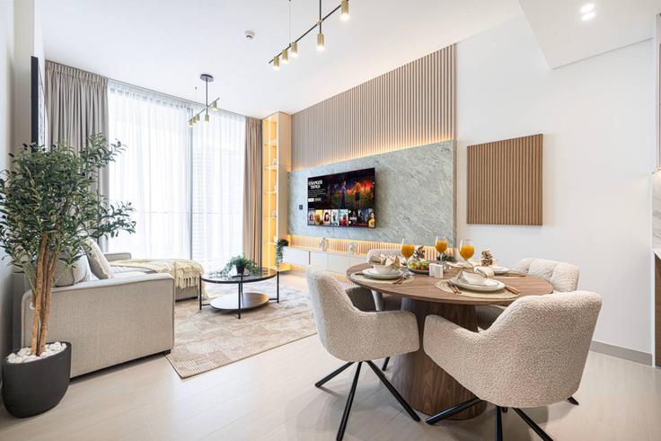 Salle de séjour élégante avec mobilier moderne dans un appartement à Building Kaheel Blvd - hostiva - 1459503 à Jumeirah Village, Dubai
